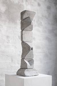 Mit Bauch,Beton, 2004-2022 Format: 77 x 20 x 19 cm